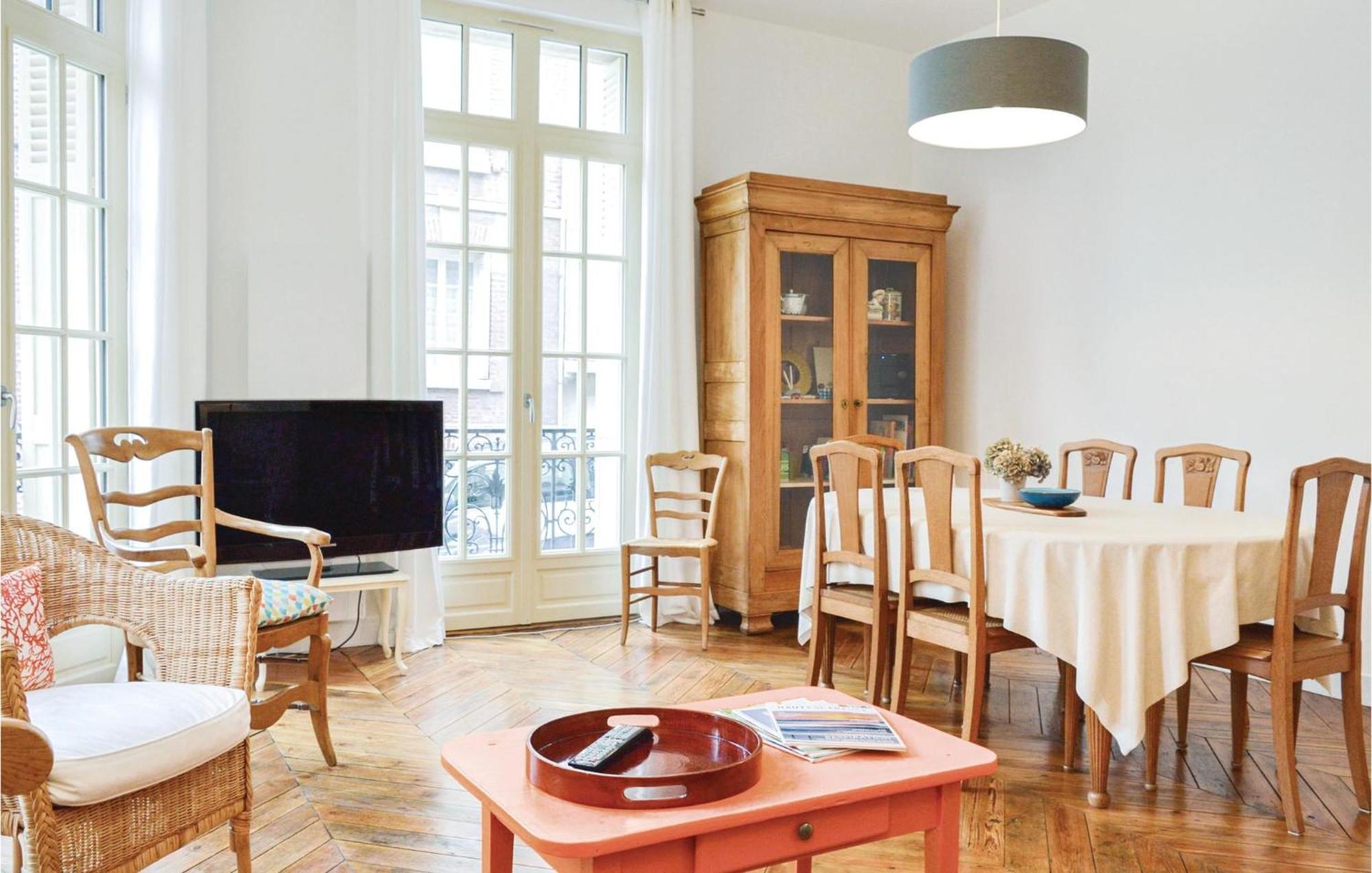 2 Bedroom Awesome Apartment In Mers-Les-Bains Kültér fotó